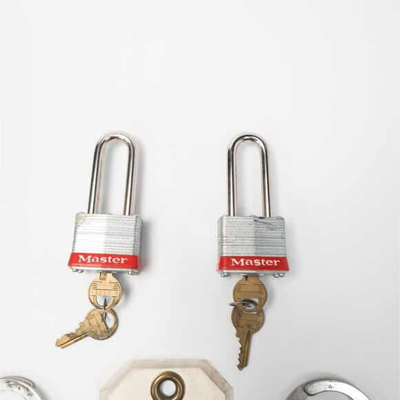 Master Lock Lockout Tagout Set - 2 Locks, 2 Hasps and Danger Tag Safety - Picture 2 of 7